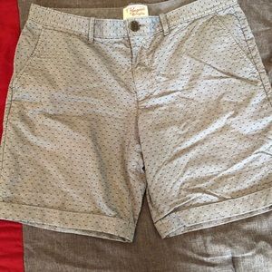 Penguin size 36 grey spotted shorts